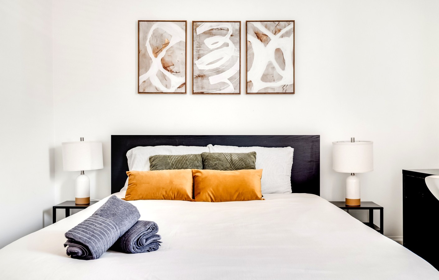 Ottawa — Bright 3BR Suite, Central (Monthly)