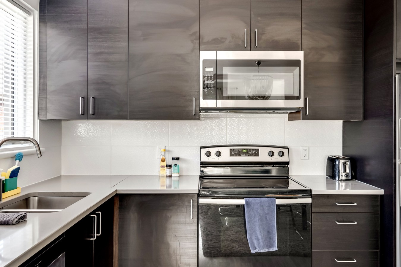 Ottawa — Bright 3BR Suite, Central (Monthly) — photo 4