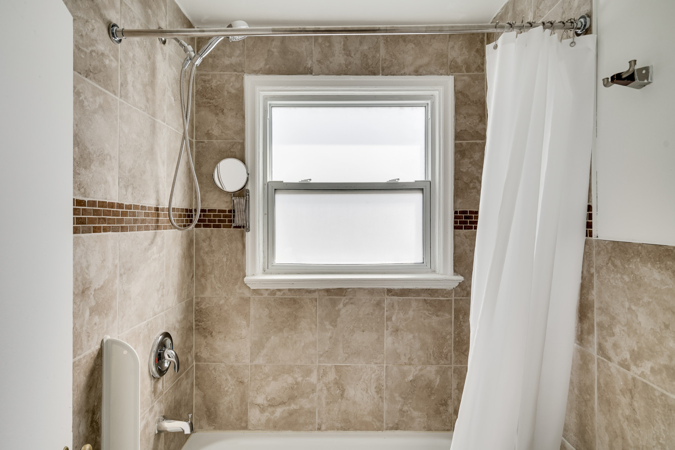 Kingston — Stylish 2BR near Queen's & Lake Ontario