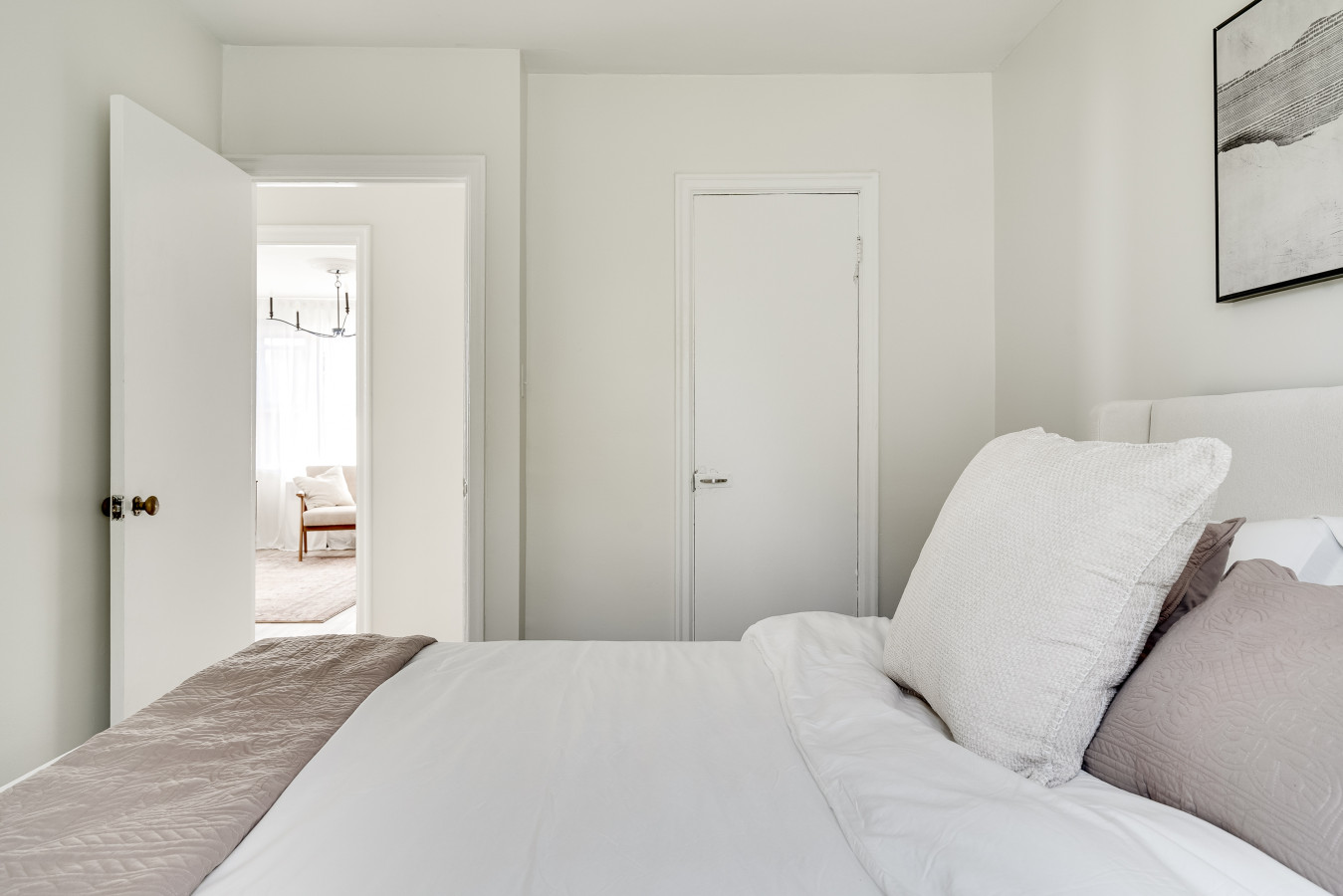 Kingston — Stylish 2BR near Queen's & Lake Ontario — photo 3