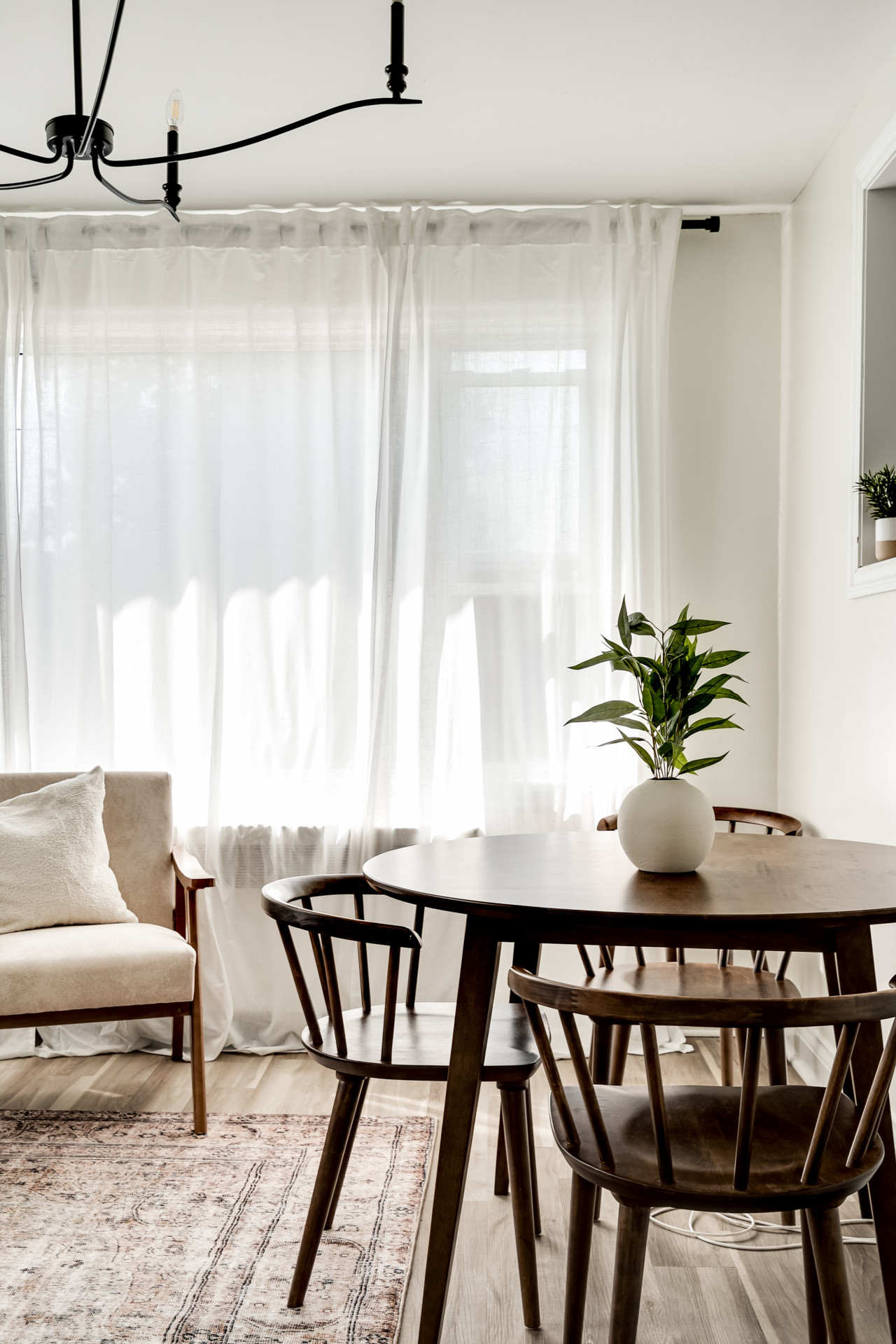 Kingston — Stylish 2BR near Queen's & Lake Ontario — photo 4