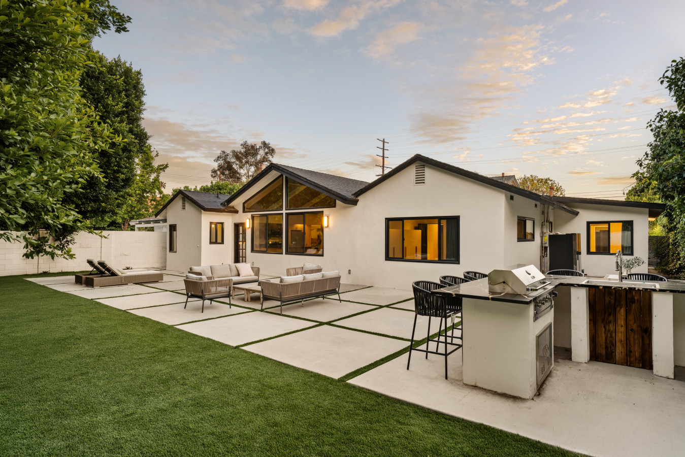 Los Angeles — Executive 4BR Home near Universal Studios — photo 3